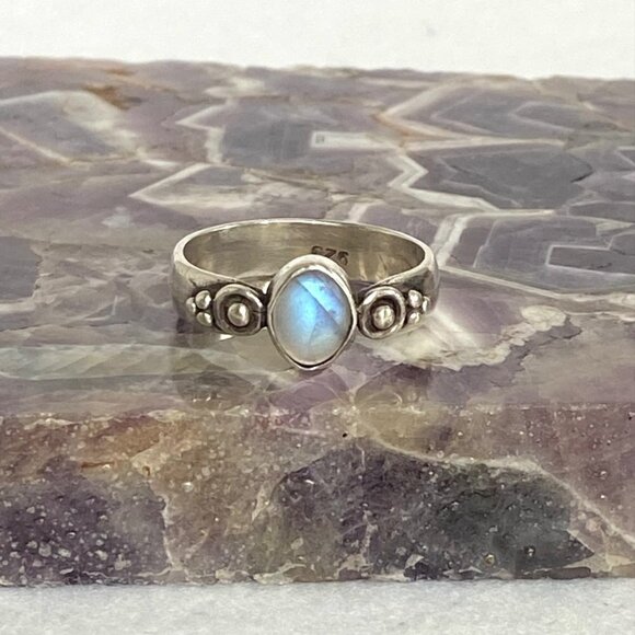 Sterling Silver 925 Dainty Minimalist 8MM Oval Moonstone Band Ring Sz 8.25 - Picture 11 of 16